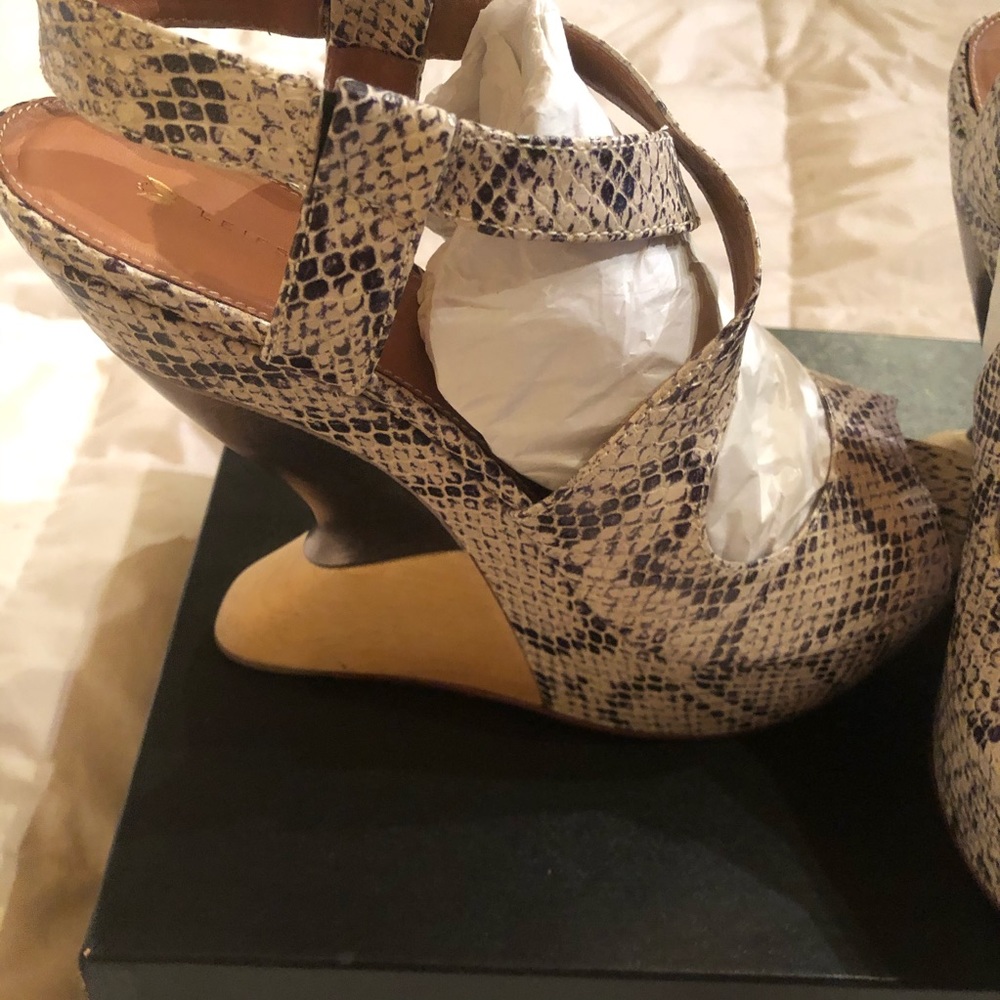 Liefsdottir wedges